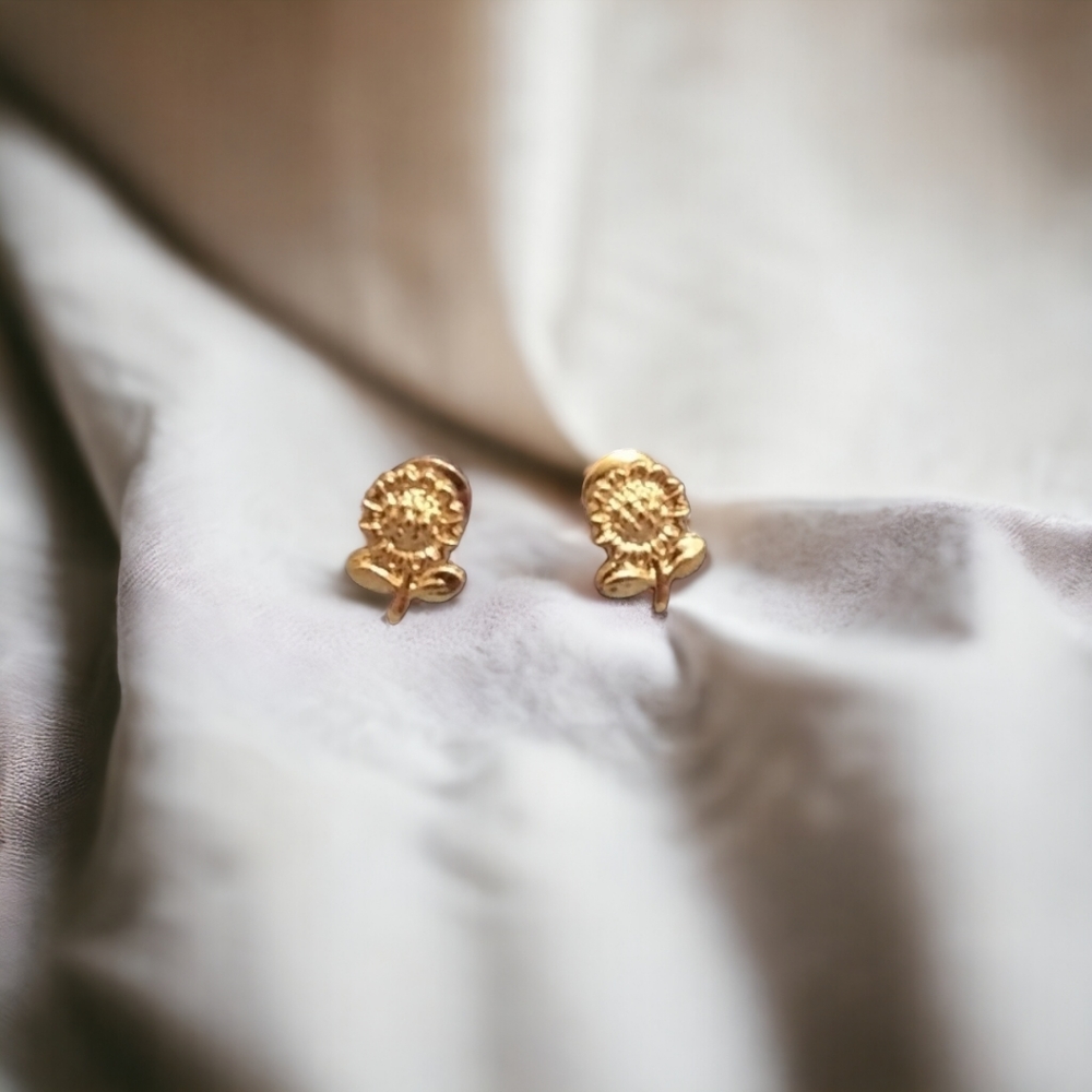 💥3/$12 Dainty Gold Sunflower Earrings